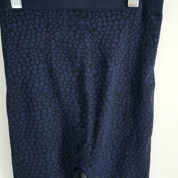 Rhonda Shear blue black pattern leggings size Medium - Picture 4 of 6